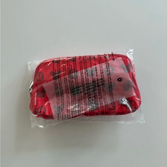 Lululemon x Disney everywhere beltbag - Picture 3 of 7